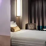 Отель -- Park -- Part Of Urban Chic Luxury Design - Parking & Compliments - Next To Shopping & Dining Mall 4*