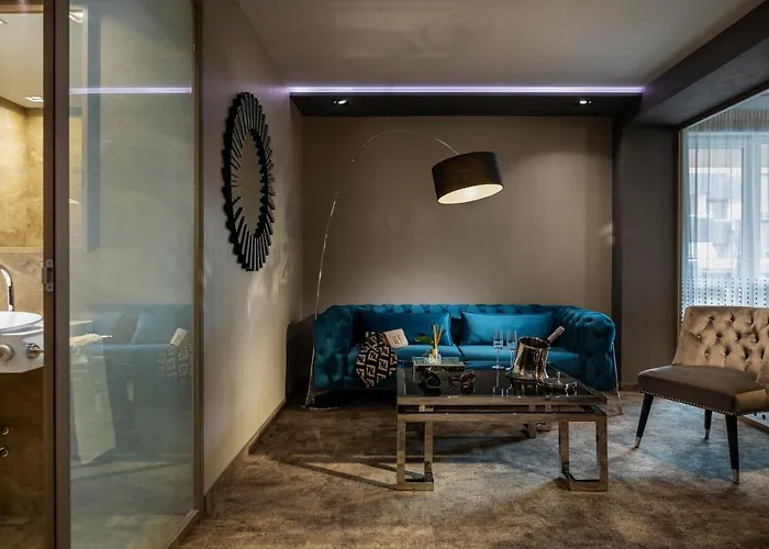 -- Park -- Part Of Urban Chic Luxury Design - Parking & Compliments - Next To Shopping & Dining Mall 4*