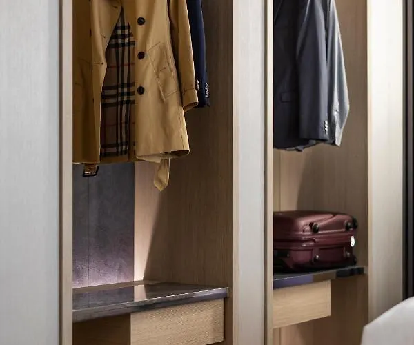 ホテル -- Park -- Part Of Urban Chic Luxury Design - Parking & Compliments - Next To Shopping & Dining Mall