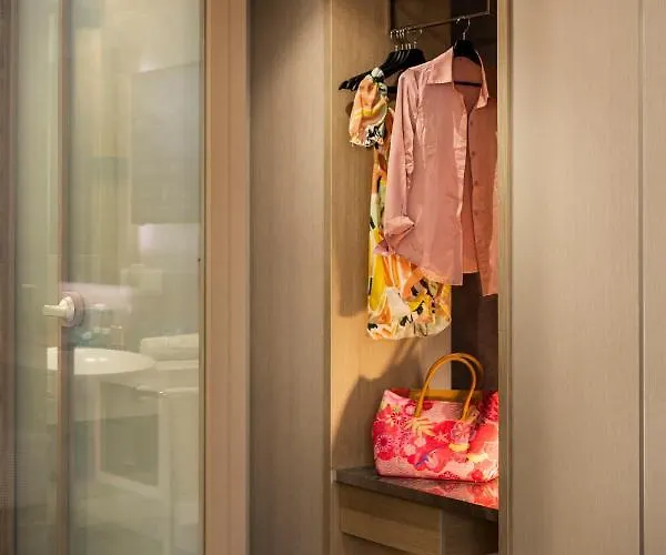 ホテル -- Park -- Part Of Urban Chic Luxury Design - Parking & Compliments - Next To Shopping & Dining Mall 4*