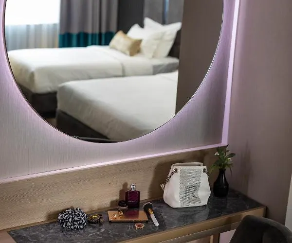 ホテル -- Park -- Part Of Urban Chic Luxury Design - Parking & Compliments - Next To Shopping & Dining Mall 4*