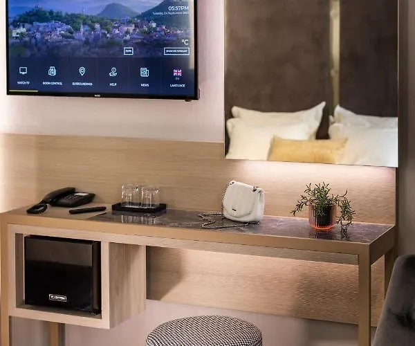 ホテル -- Park -- Part Of Urban Chic Luxury Design - Parking & Compliments - Next To Shopping & Dining Mall