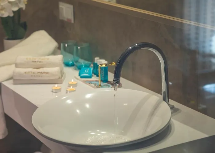 -- Park -- Part Of Urban Chic Luxury Design - Parking & Compliments - Next To Shopping & Dining Mall ホテル 4*