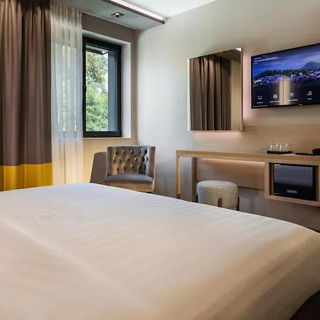 Park Hotel: Urban Chic Luxury With Parking Near Shopping Mall