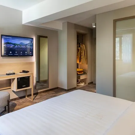 Park Hotel: Urban Chic Luxury With Parking Near Shopping Mall Hotel Plovdiv