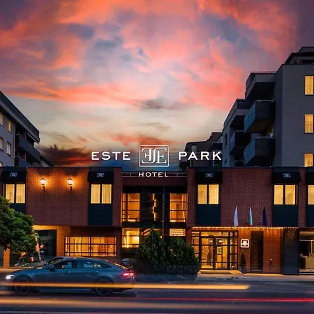 Park Hotel: Urban Chic Luxury With Parking Near Shopping Mall 4*
