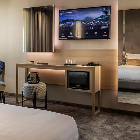 -- Park -- Part Of Urban Chic Luxury Design - Parking & Compliments - Next To Shopping & Dining Mall 4* Φιλιππούπολη