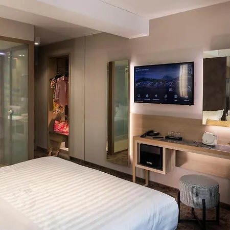 Park Hotel: Urban Chic Luxury With Parking Near Shopping Mall Plovdiv