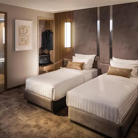 Park Hotel: Urban Chic Luxury With Parking Near Shopping Mall Hotel Plovdiv