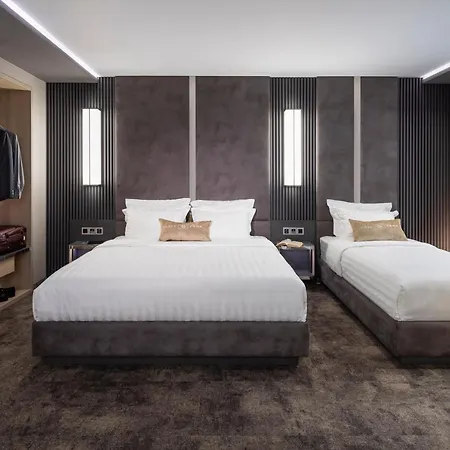 -- Park -- Part Of Urban Chic Luxury Design - Parking & Compliments - Next To Shopping & Dining Mall Ξενοδοχείο Φιλιππούπολη