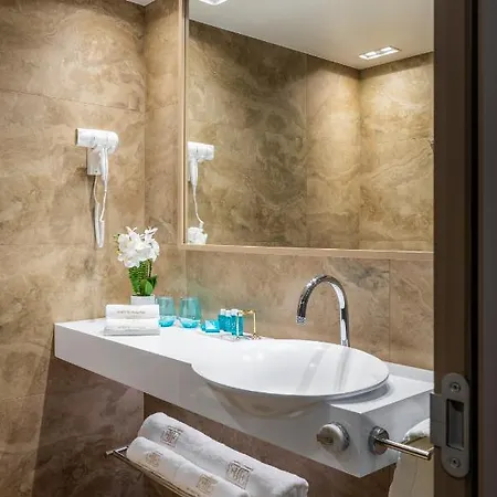 -- Park -- Part Of Urban Chic Luxury Design - Parking & Compliments - Next To Shopping & Dining Mall Отель 4*