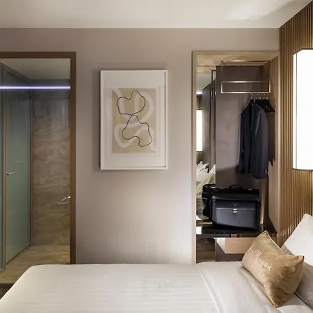 Hotel -- Park -- Part Of Urban Chic Luxury Design - Parking & Compliments - Next To Shopping & Dining Mall 4*