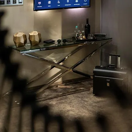 Отель -- Park -- Part Of Urban Chic Luxury Design - Parking & Compliments - Next To Shopping & Dining Mall 4*