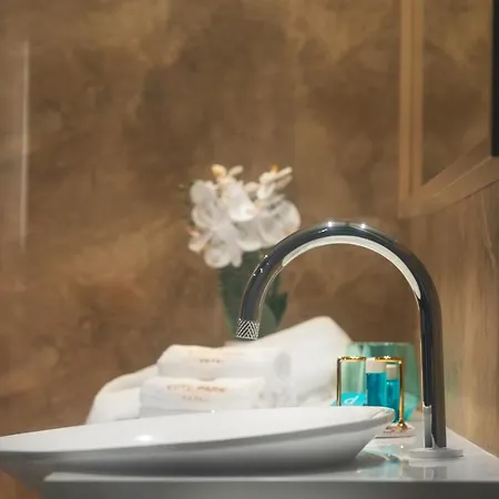 Ξενοδοχείο -- Park -- Part Of Urban Chic Luxury Design - Parking & Compliments - Next To Shopping & Dining Mall Φιλιππούπολη