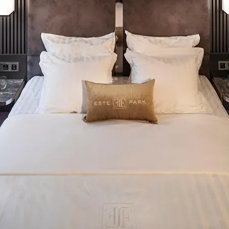 -- Park -- Part Of Urban Chic Luxury Design - Parking & Compliments - Next To Shopping & Dining Mall Отель