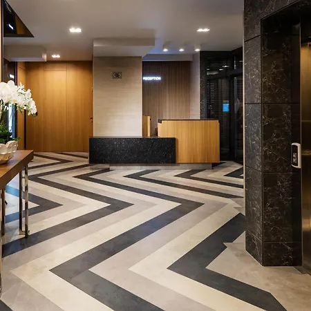 -- Park -- Part Of Urban Chic Luxury Design - Parking & Compliments - Next To Shopping & Dining Mall