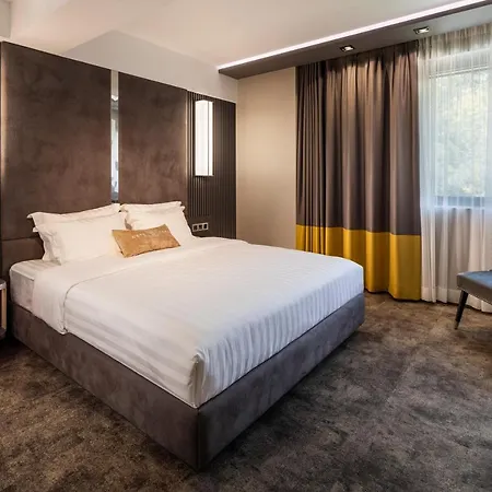 Hotel Park Hotel: Urban Chic Luxury With Parking Near Shopping Mall 4*