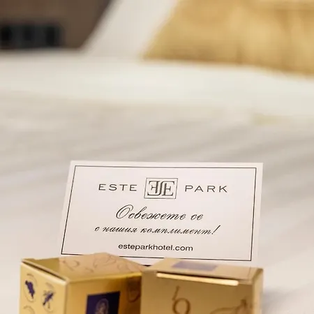 -- Park -- Part Of Urban Chic Luxury Design - Parking & Compliments - Next To Shopping & Dining Mall