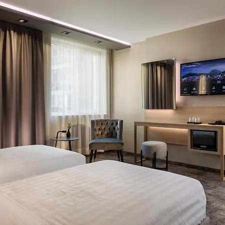 Hotel Park Hotel: Urban Chic Luxury With Parking Near Shopping Mall 4*