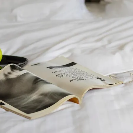 Park Hotel: Urban Chic Luxury With Parking Near Shopping Mall 4*