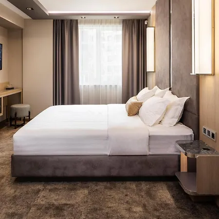 Hotel Park Hotel: Urban Chic Luxury With Parking Near Shopping Mall