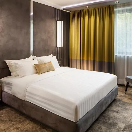 Park Hotel: Urban Chic Luxury With Parking Near Shopping Mall