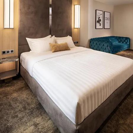 Park Hotel: Urban Chic Luxury With Parking Near Shopping Mall Hotel Plovdiv