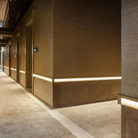 Park Hotel: Urban Chic Luxury With Parking Near Shopping Mall Hotel Plovdiv