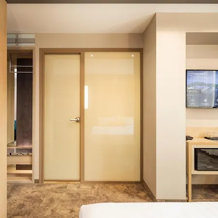 Hotel Park Hotel: Urban Chic Luxury With Parking Near Shopping Mall 4*