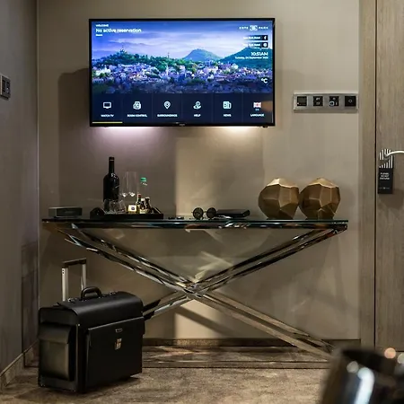 Hotel Park Hotel: Urban Chic Luxury With Parking Near Shopping Mall