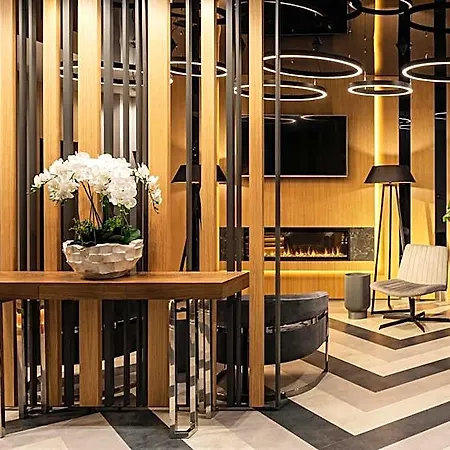 Hotel -- Park -- Part Of Urban Chic Luxury Design - Parking & Compliments - Next To Shopping & Dining Mall 4*