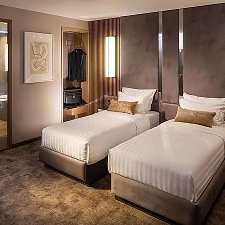 -- Park -- Part Of Urban Chic Luxury Design - Parking & Compliments - Next To Shopping & Dining Mall Hotel