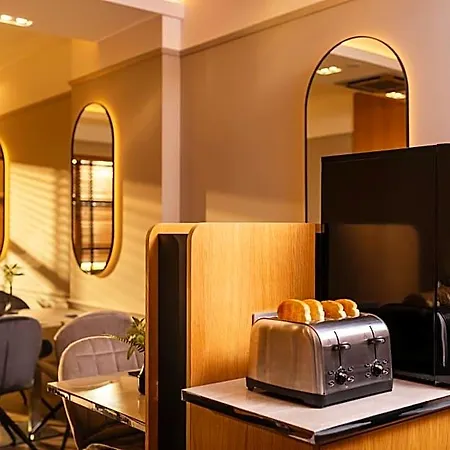 Hotel -- Park -- Part Of Urban Chic Luxury Design - Parking & Compliments - Next To Shopping & Dining Mall 4*