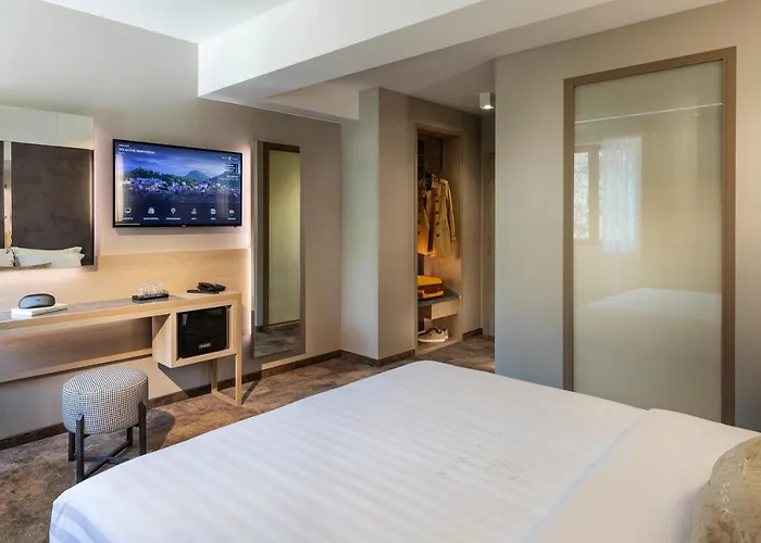 -- Park -- Part Of Urban Chic Luxury Design - Parking & Compliments - Next To Shopping & Dining Mall Hotel Plovdiv