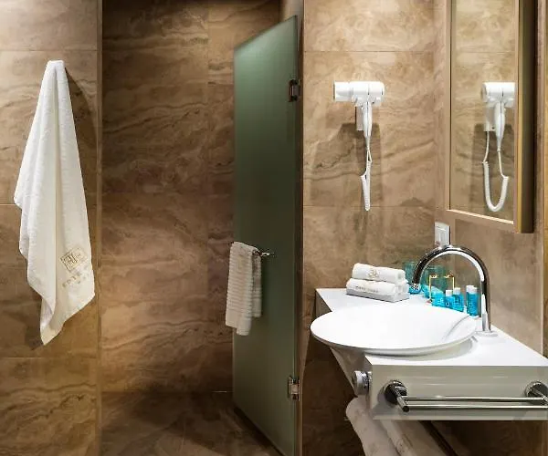 -- Park -- Part Of Urban Chic Luxury Design - Parking & Compliments - Next To Shopping & Dining Mall