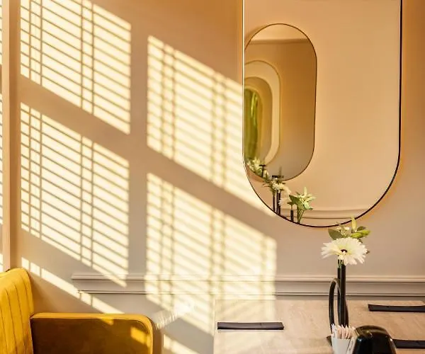 -- Park -- Part Of Urban Chic Luxury Design - Parking & Compliments - Next To Shopping & Dining Mall