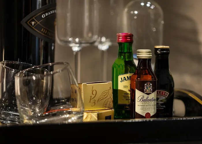 -- Park -- Part Of Urban Chic Luxury Design - Parking & Compliments - Next To Shopping & Dining Mall Hotel 4*