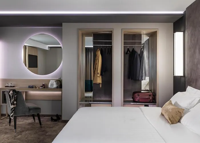 -- Park -- Part Of Urban Chic Luxury Design - Parking & Compliments - Next To Shopping & Dining Mall 酒店 普罗夫迪夫