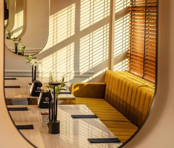 -- Park -- Part Of Urban Chic Luxury Design - Parking & Compliments - Next To Shopping & Dining Mall Hotel 4*