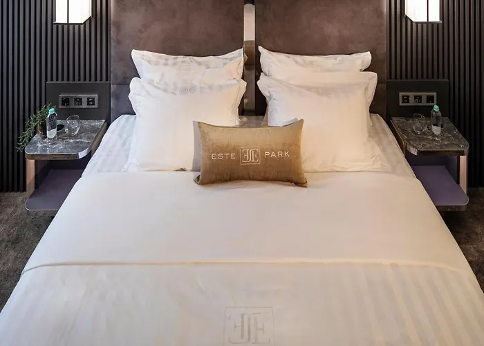 -- Park -- Part Of Urban Chic Luxury Design - Parking & Compliments - Next To Shopping & Dining Mall Hotel