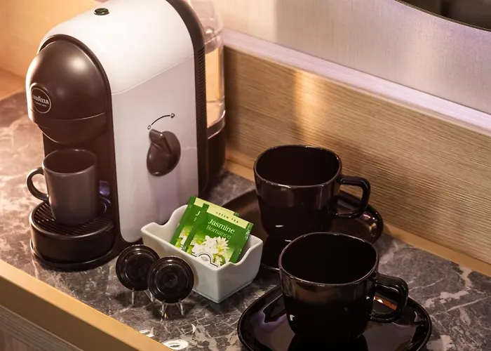 -- Park -- Part Of Urban Chic Luxury Design - Parking & Compliments - Next To Shopping & Dining Mall Hotel 4*