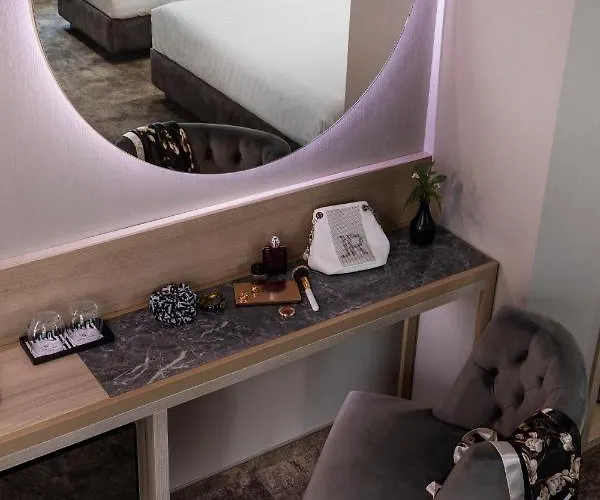 -- Park -- Part Of Urban Chic Luxury Design - Parking & Compliments - Next To Shopping & Dining Mall Hotel